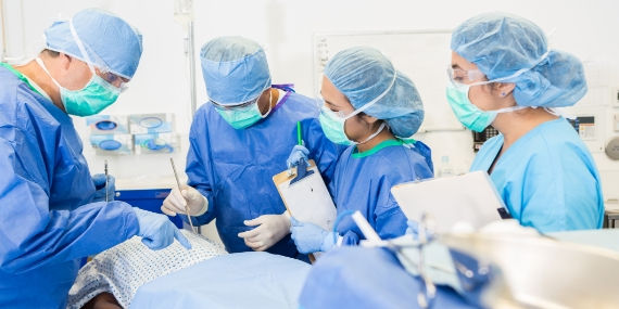 Surgeon explaining procedure to medical students